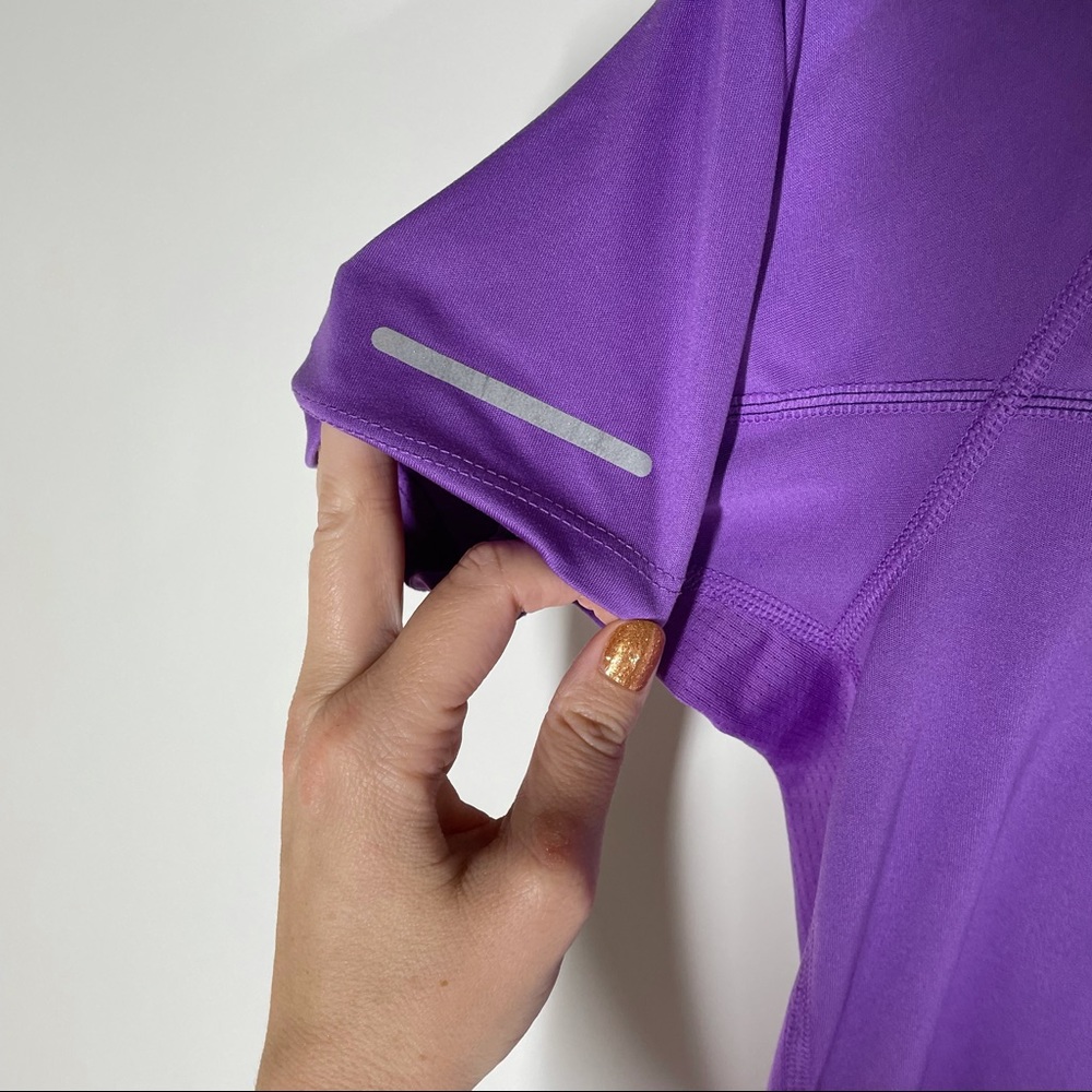 Nike Dri Fit Purple Reflective Running Shirt Size Medium - Picture 4 of 6